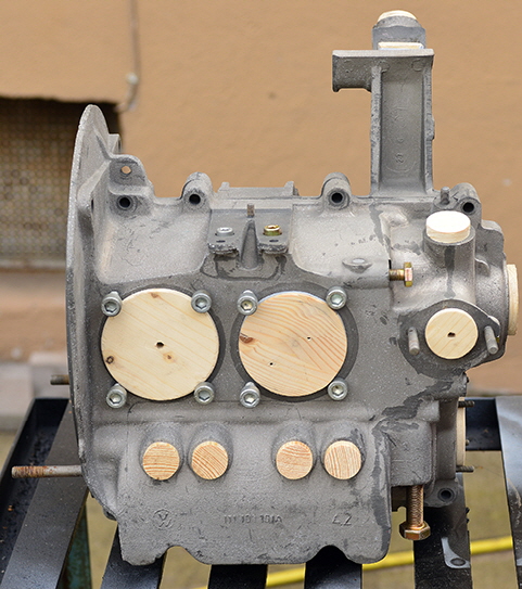 VW Bus T1 30 PS Gehaeuse leicht korrodiert