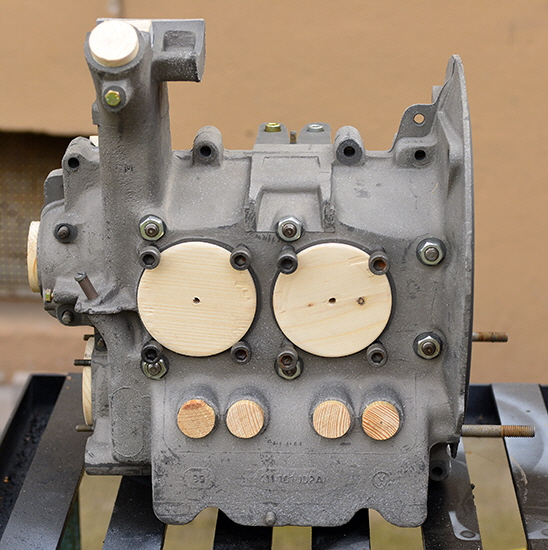 VW Bus T1 30 PS Gehaeuse leicht korrodiert