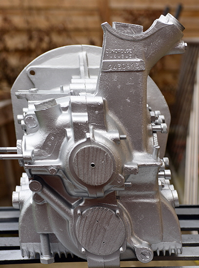 VW Bus T1 30 PS Gehaeuse lackiert