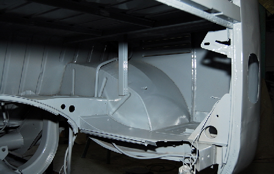 VW Bus T1 Lackierung Motorraum